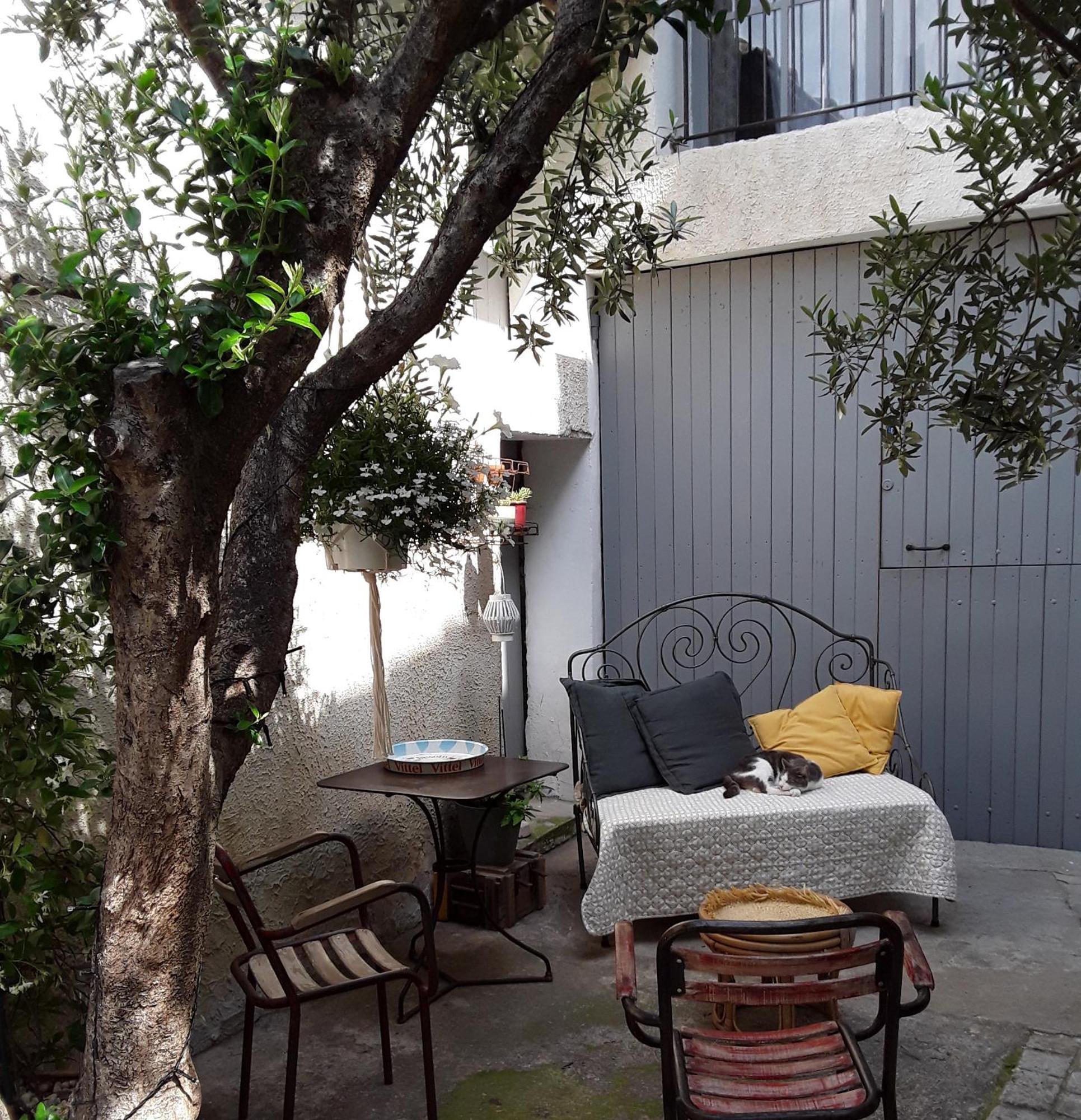 Alheuredusud Bed and Breakfast Violès Eksteriør billede
